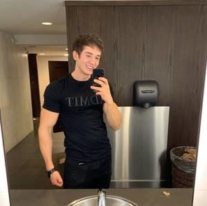 Meet your Posher, Cesar